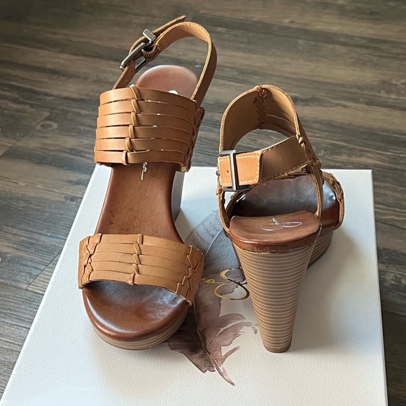 Jessica Simpson size 7.5 tan is wedge - Picture 2 of 2
